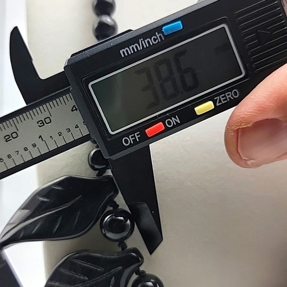 Vintage Black Onyx Leaf Necklace Natural Gemstone Hand Carved Knotted 19" - Picture 9 of 10